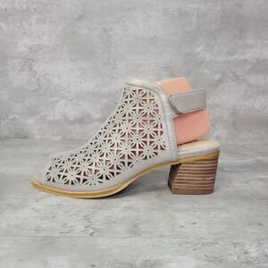 Earth Shoes Women 8 Silver‎ Murano Mist Slingback Sandals Peep Toe Laser Cut